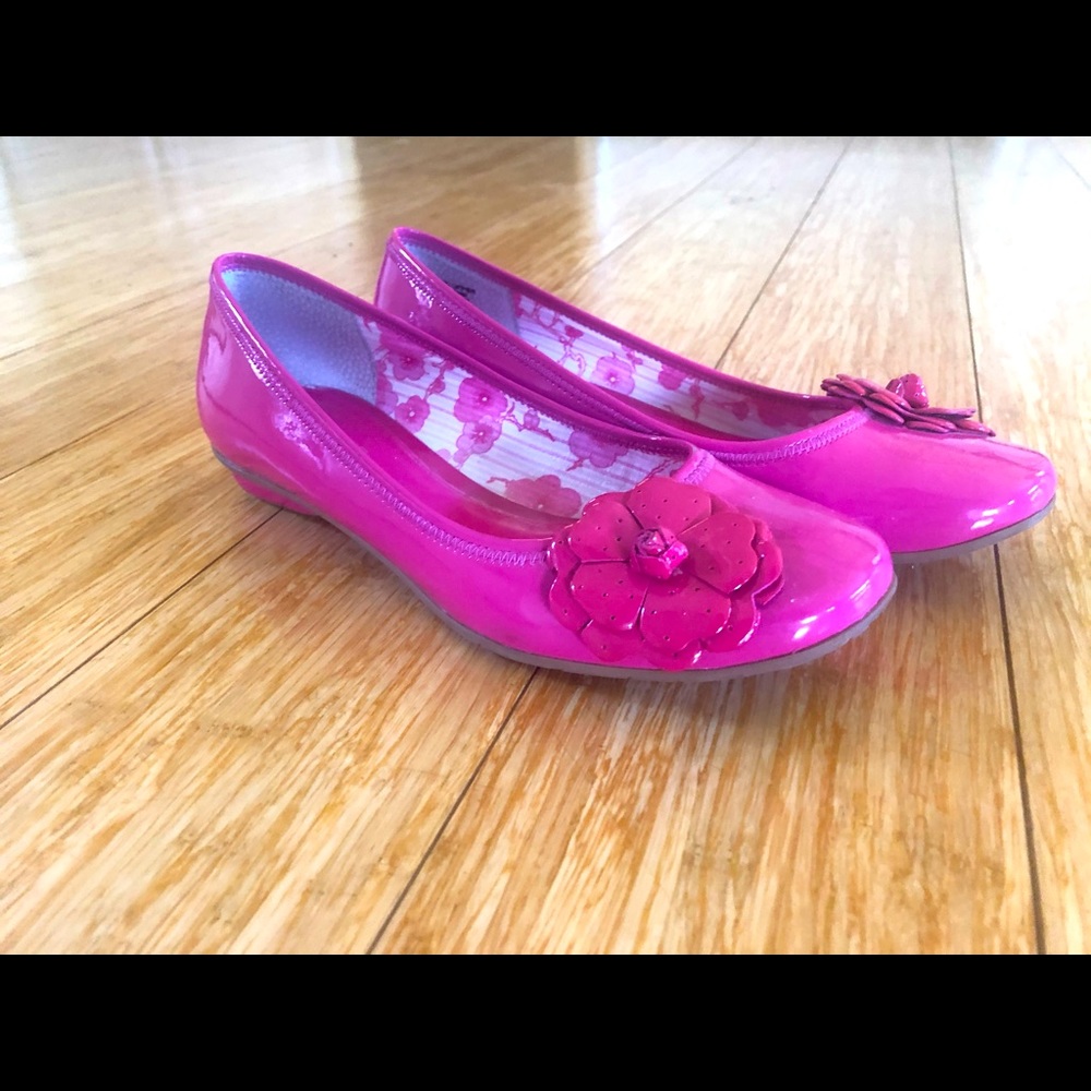 Super cute Michelle D pink slip on shoes sz 8.5